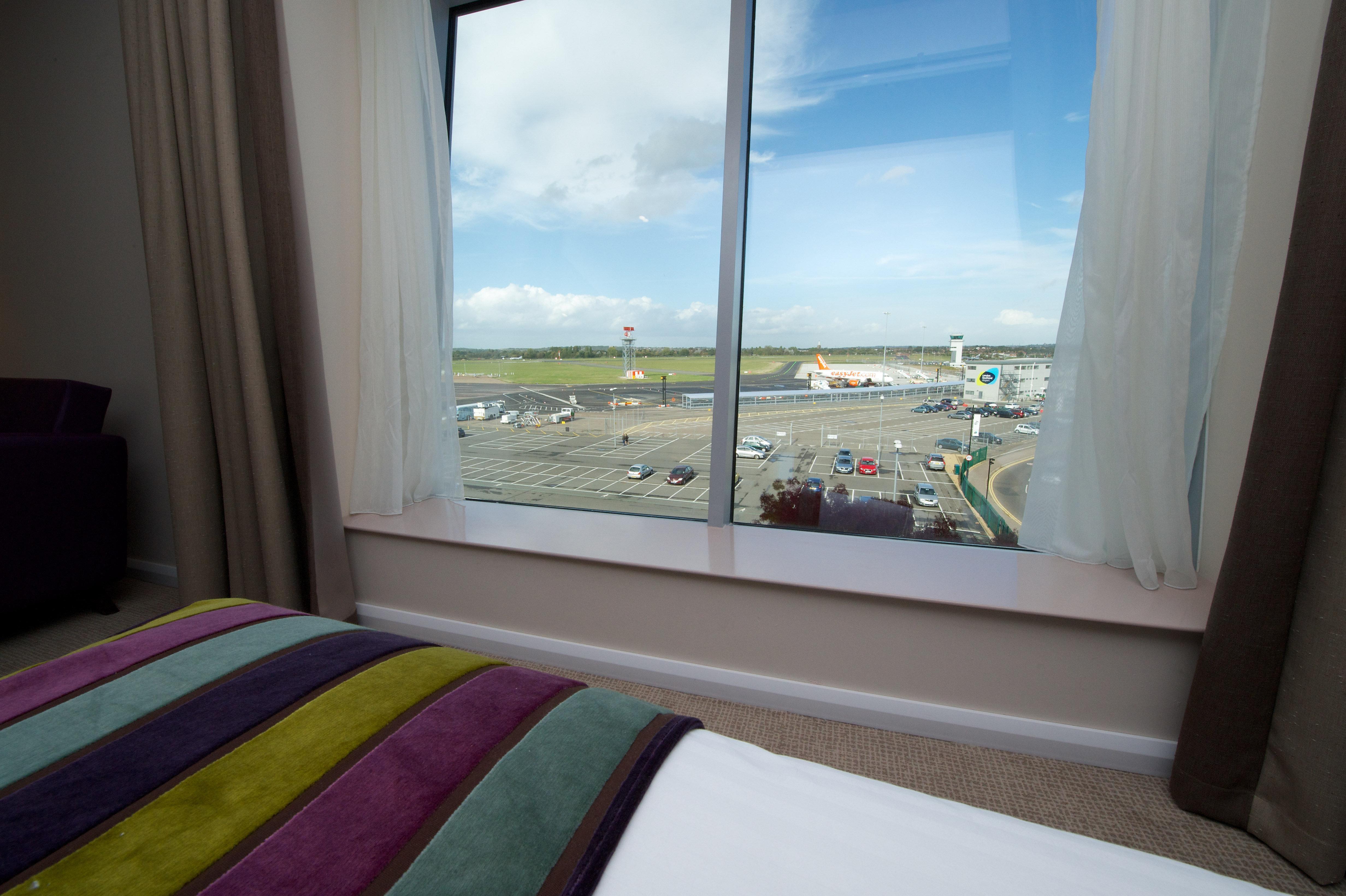 Holiday Inn Southend By Ihg Exterior foto