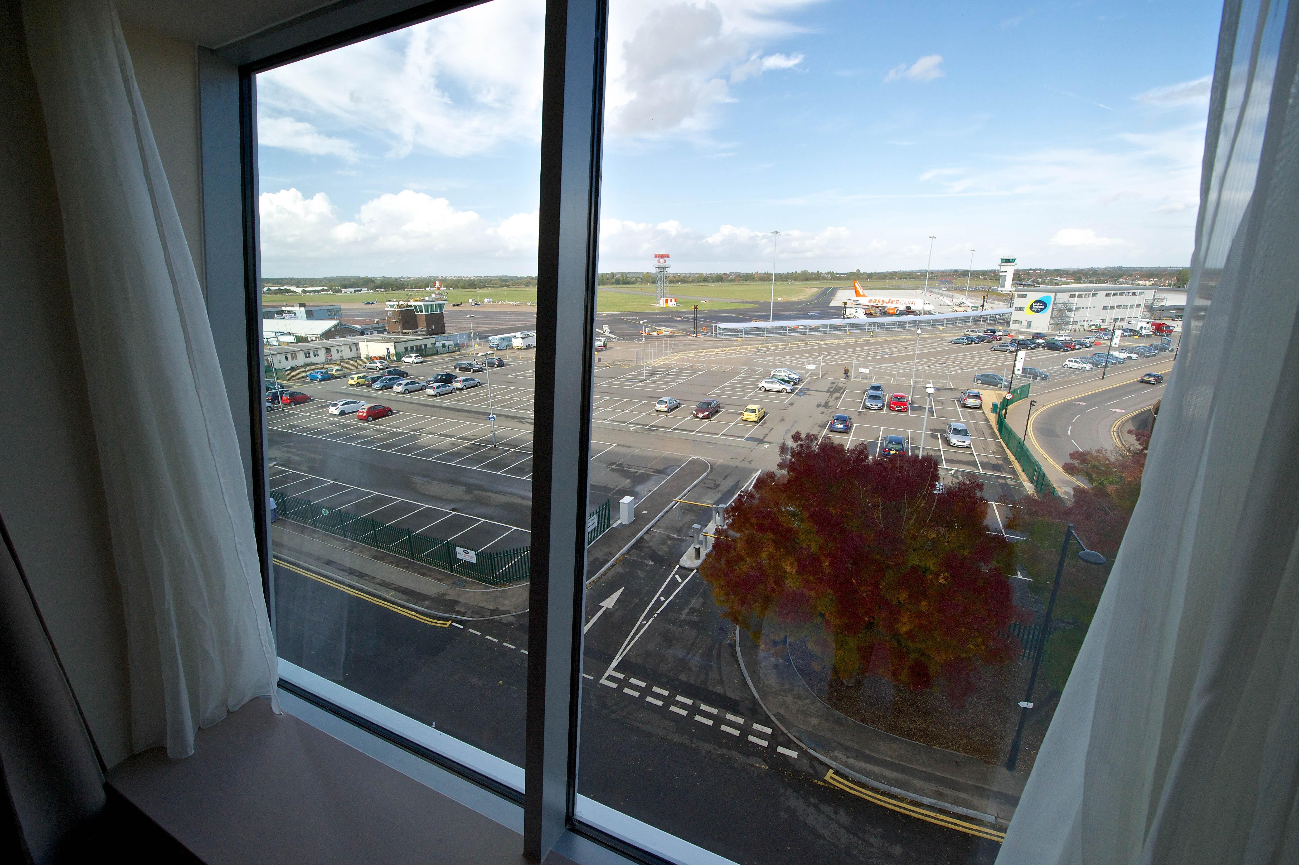 Holiday Inn Southend By Ihg Exterior foto