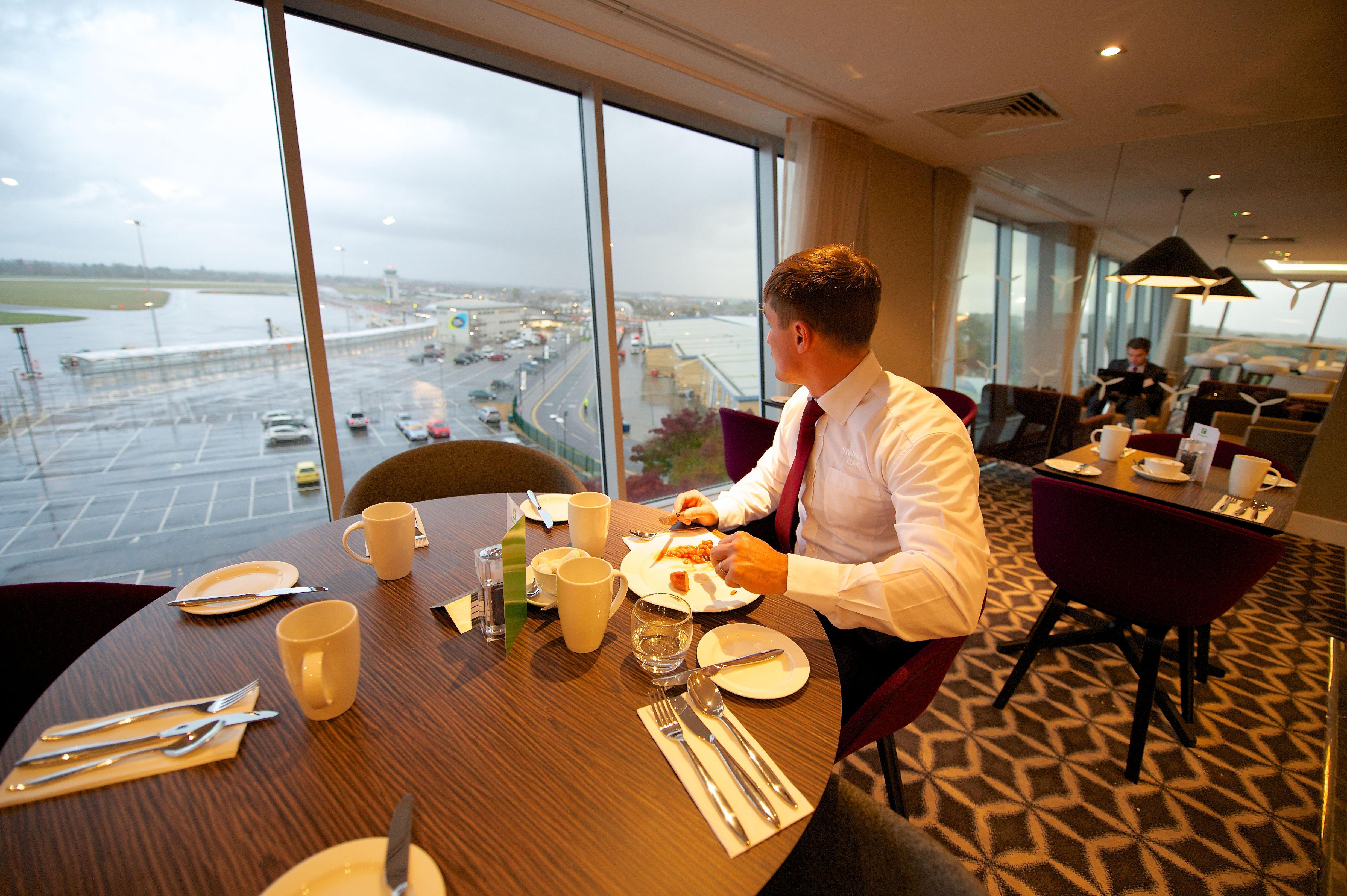 Holiday Inn Southend By Ihg Exterior foto