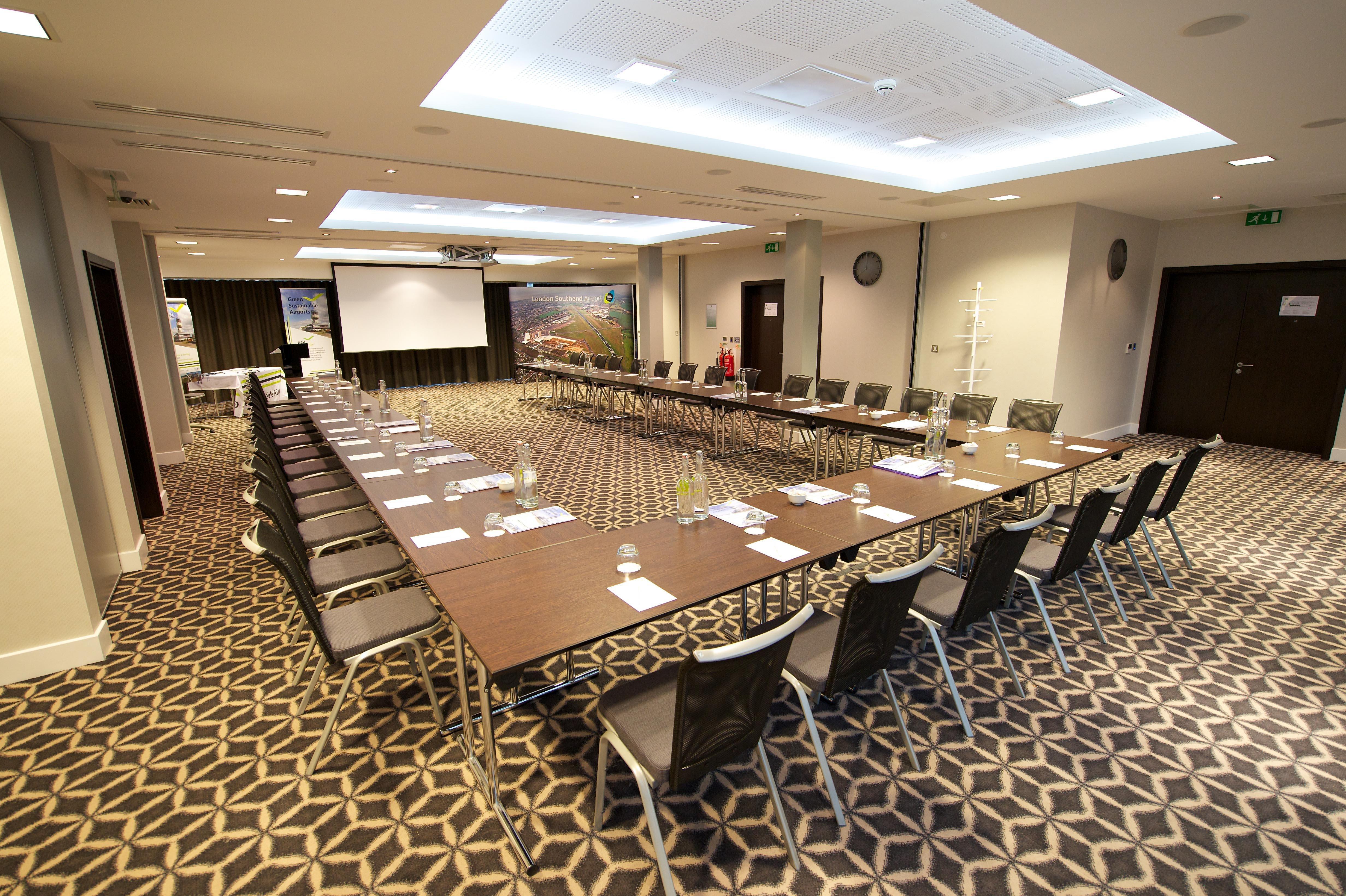 Holiday Inn Southend By Ihg Exterior foto