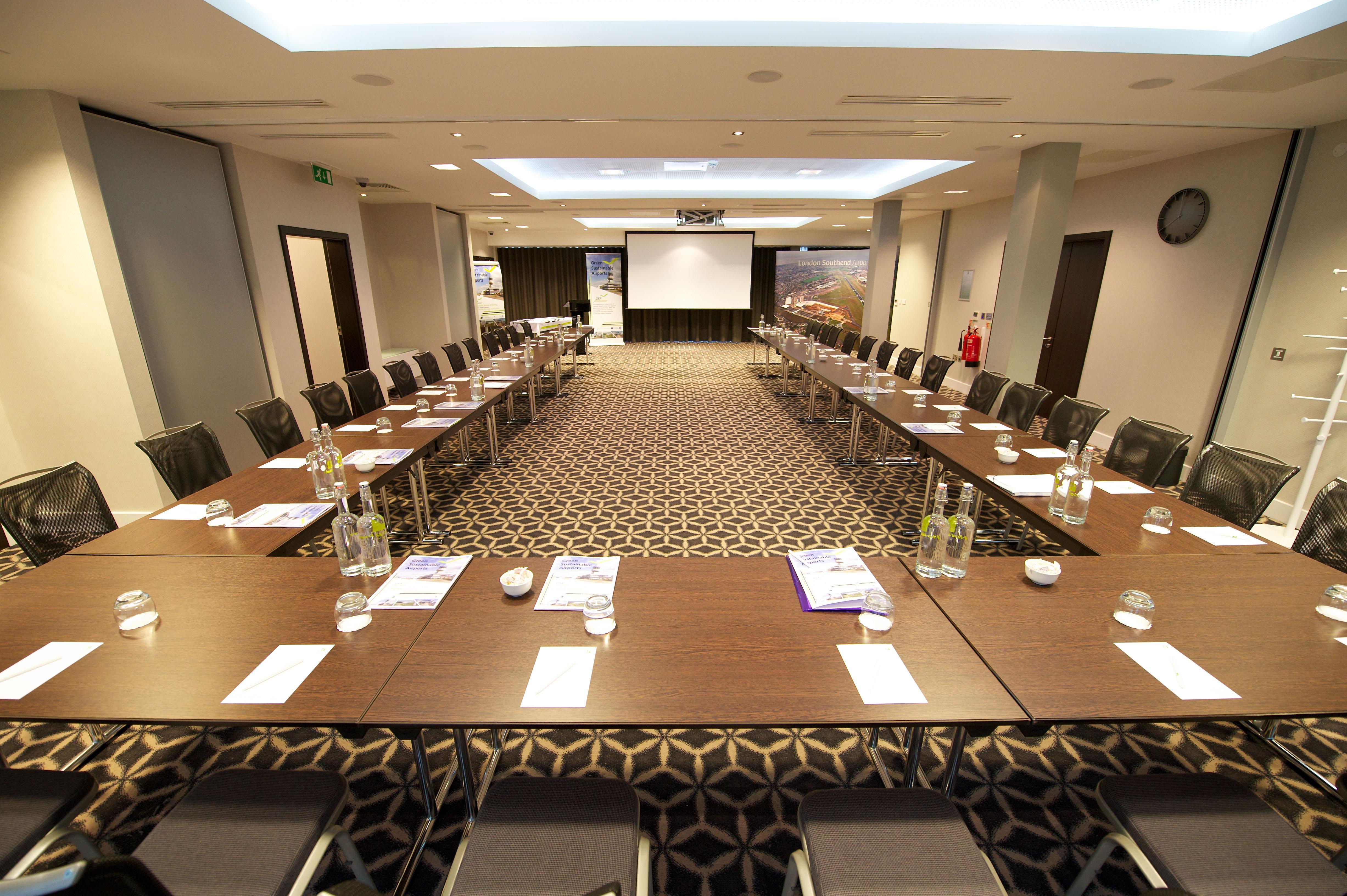 Holiday Inn Southend By Ihg Exterior foto