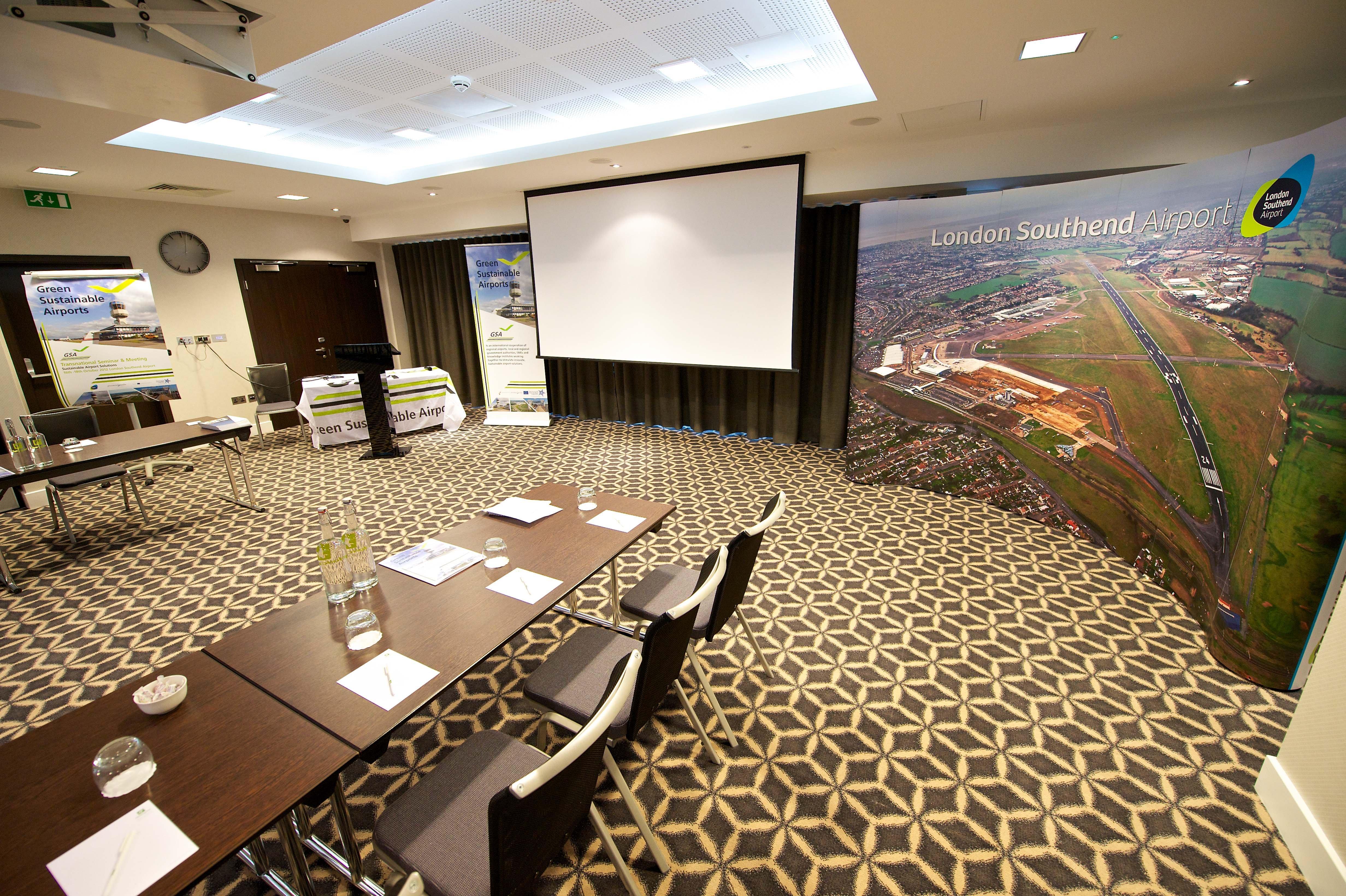 Holiday Inn Southend By Ihg Exterior foto